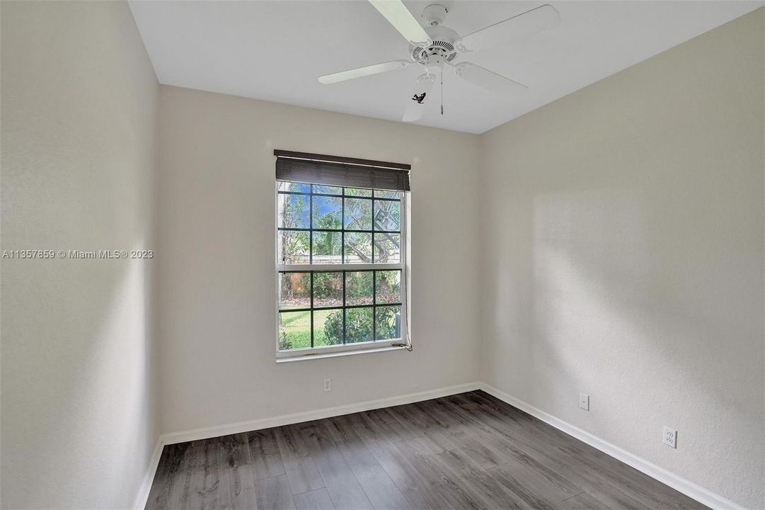 Recently Sold: $389,000 (3 beds, 2 baths, 1317 Square Feet)