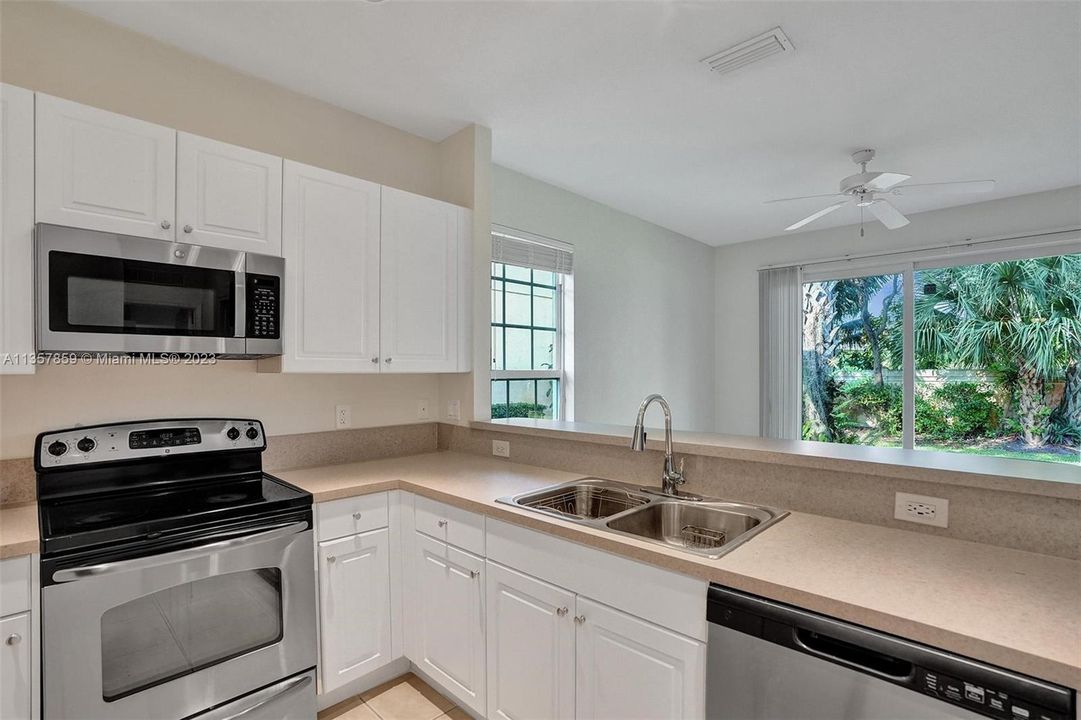 Recently Sold: $389,000 (3 beds, 2 baths, 1317 Square Feet)