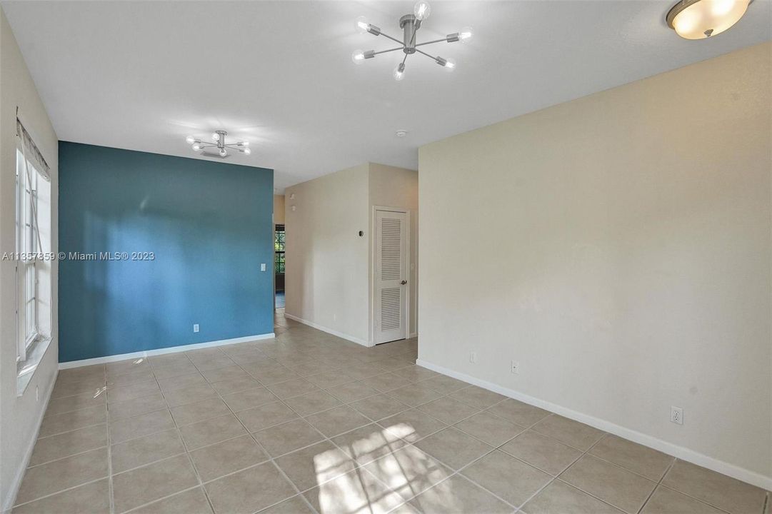 Recently Sold: $389,000 (3 beds, 2 baths, 1317 Square Feet)