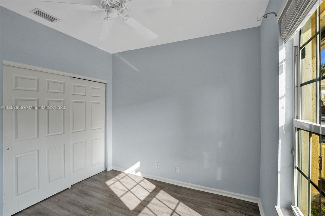 Recently Sold: $389,000 (3 beds, 2 baths, 1317 Square Feet)