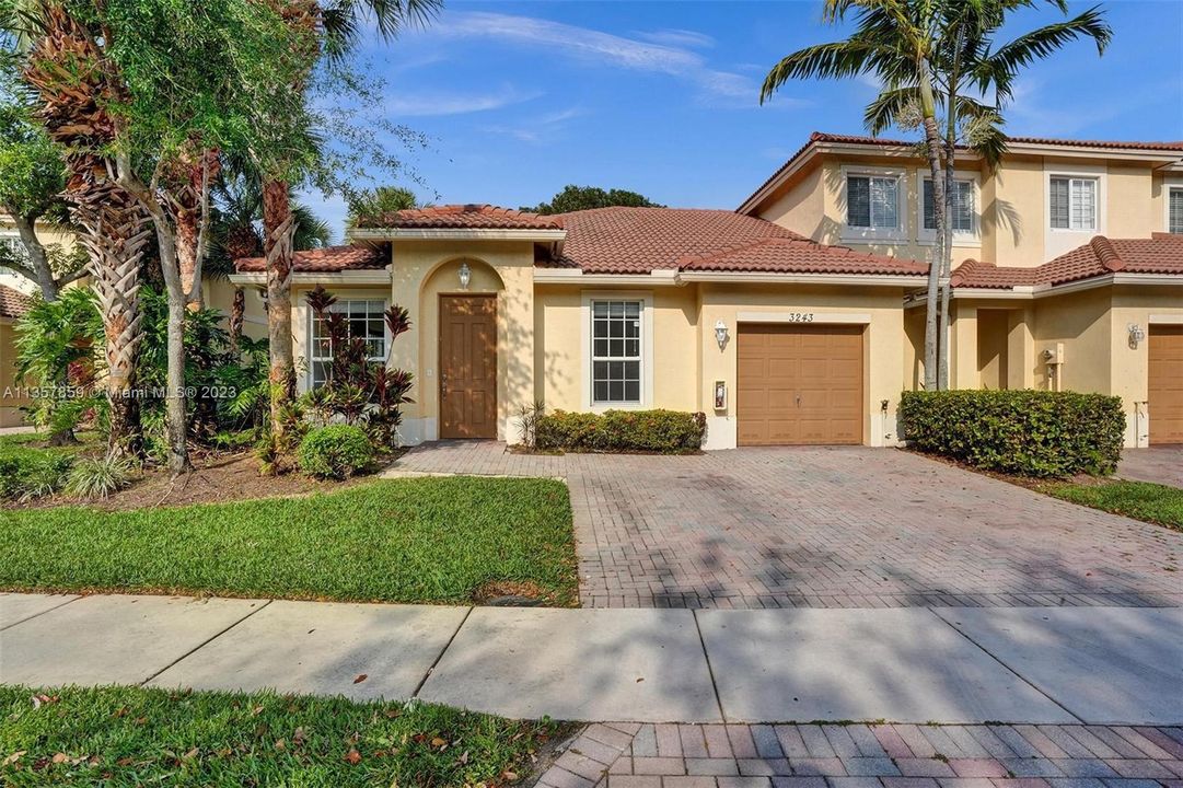 Recently Sold: $389,000 (3 beds, 2 baths, 1317 Square Feet)