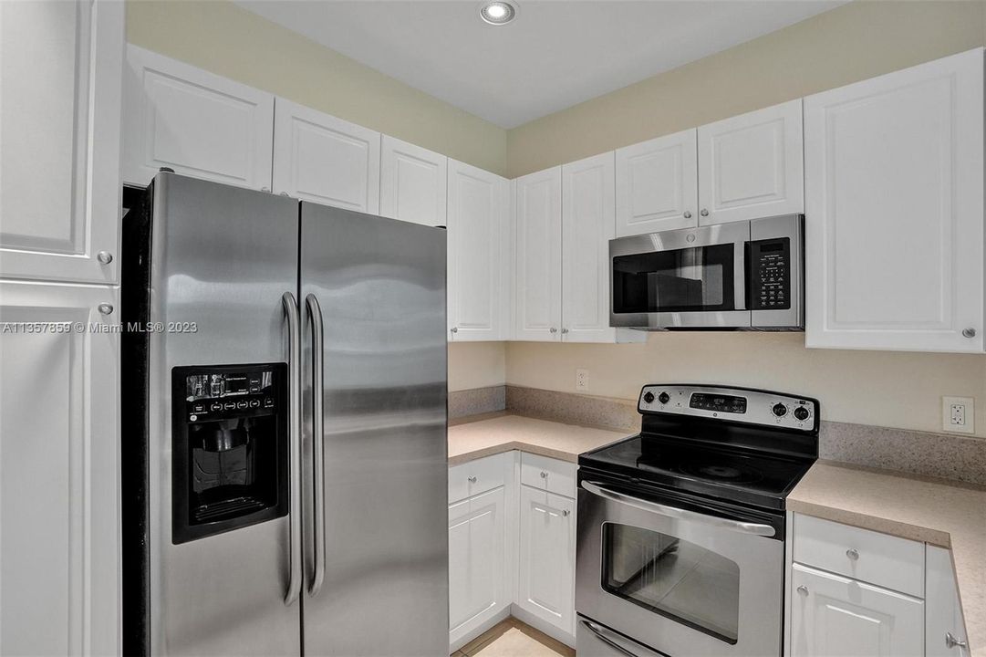 Recently Sold: $389,000 (3 beds, 2 baths, 1317 Square Feet)