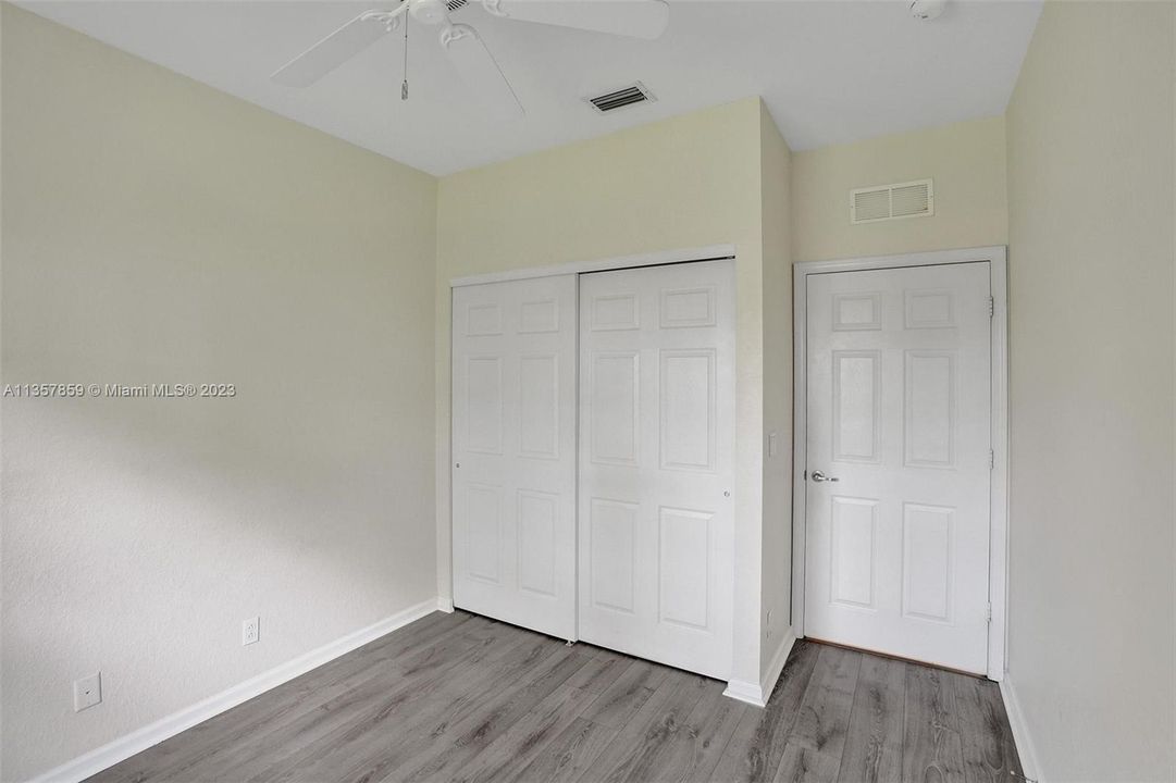 Recently Sold: $389,000 (3 beds, 2 baths, 1317 Square Feet)