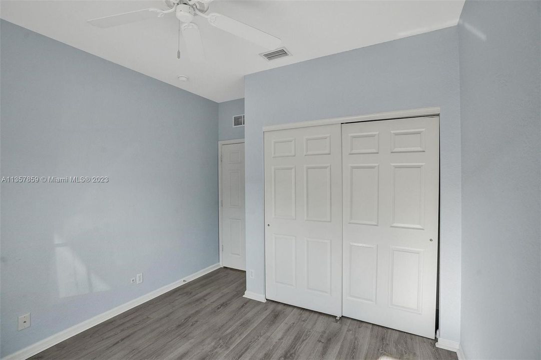 Recently Sold: $389,000 (3 beds, 2 baths, 1317 Square Feet)