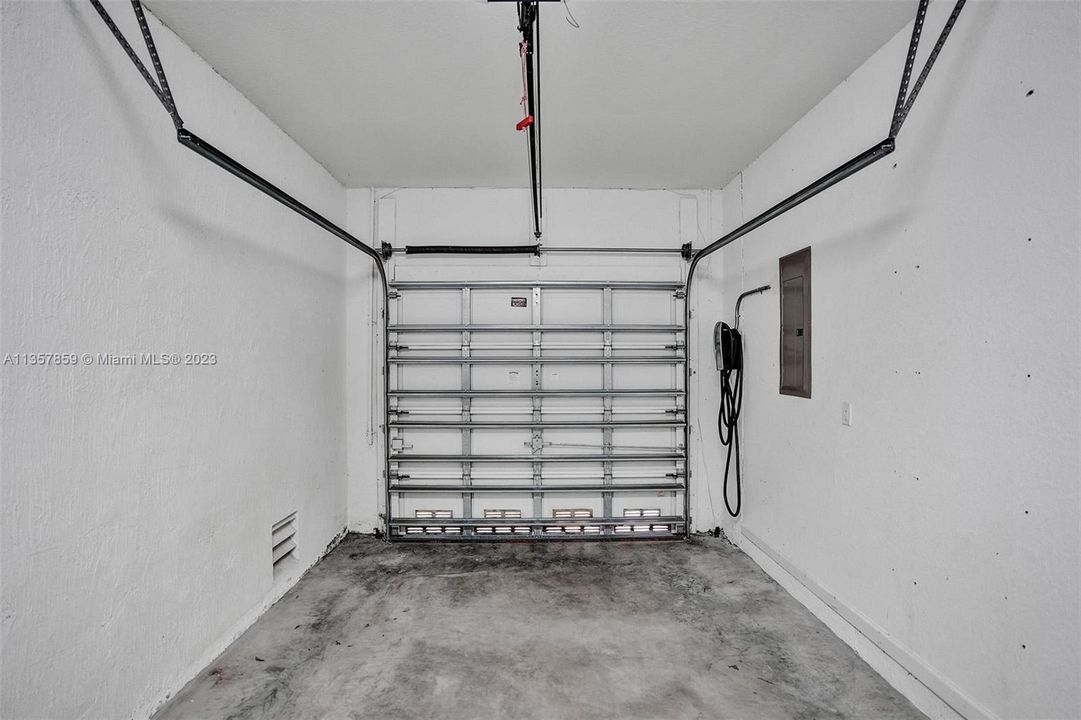 Recently Sold: $389,000 (3 beds, 2 baths, 1317 Square Feet)