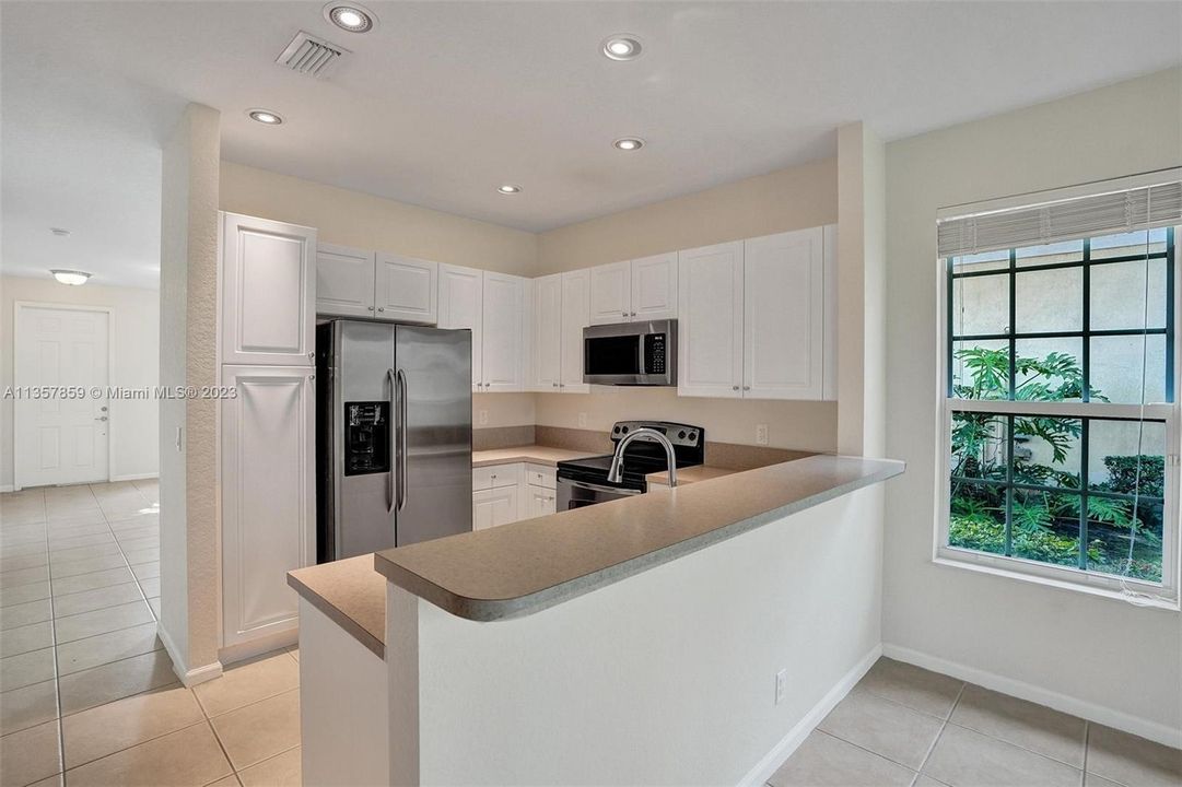 Recently Sold: $389,000 (3 beds, 2 baths, 1317 Square Feet)