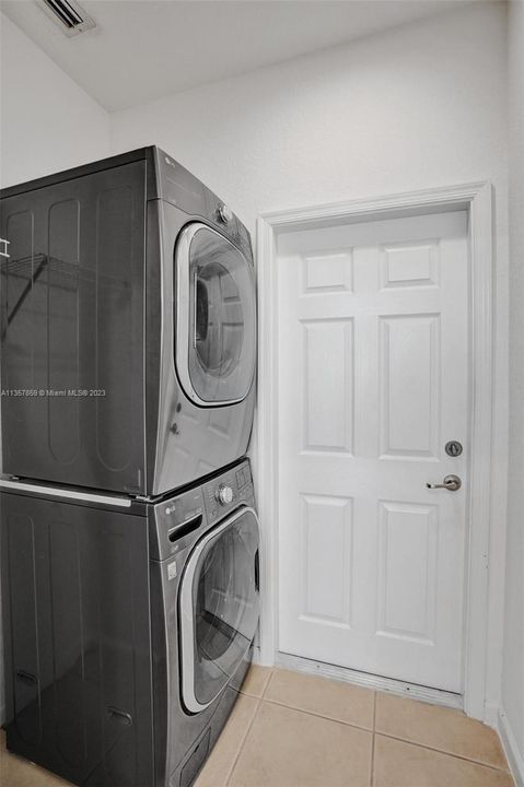 Recently Sold: $389,000 (3 beds, 2 baths, 1317 Square Feet)