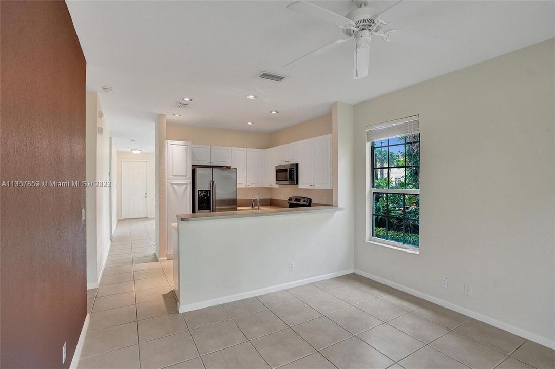 Recently Sold: $389,000 (3 beds, 2 baths, 1317 Square Feet)