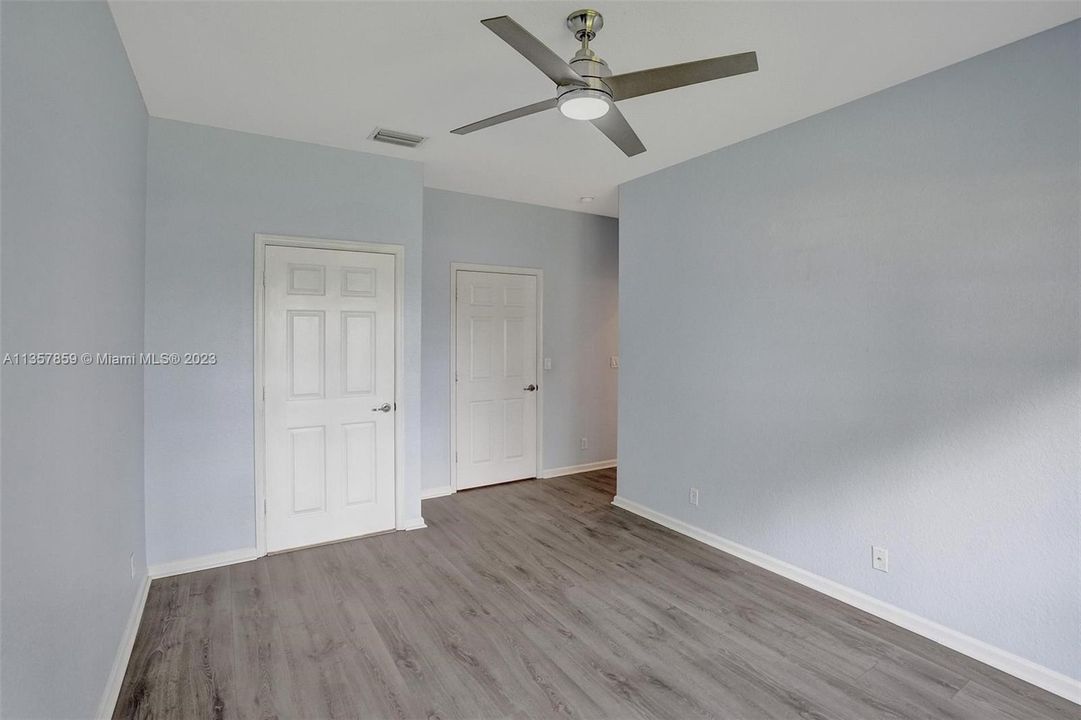 Recently Sold: $389,000 (3 beds, 2 baths, 1317 Square Feet)