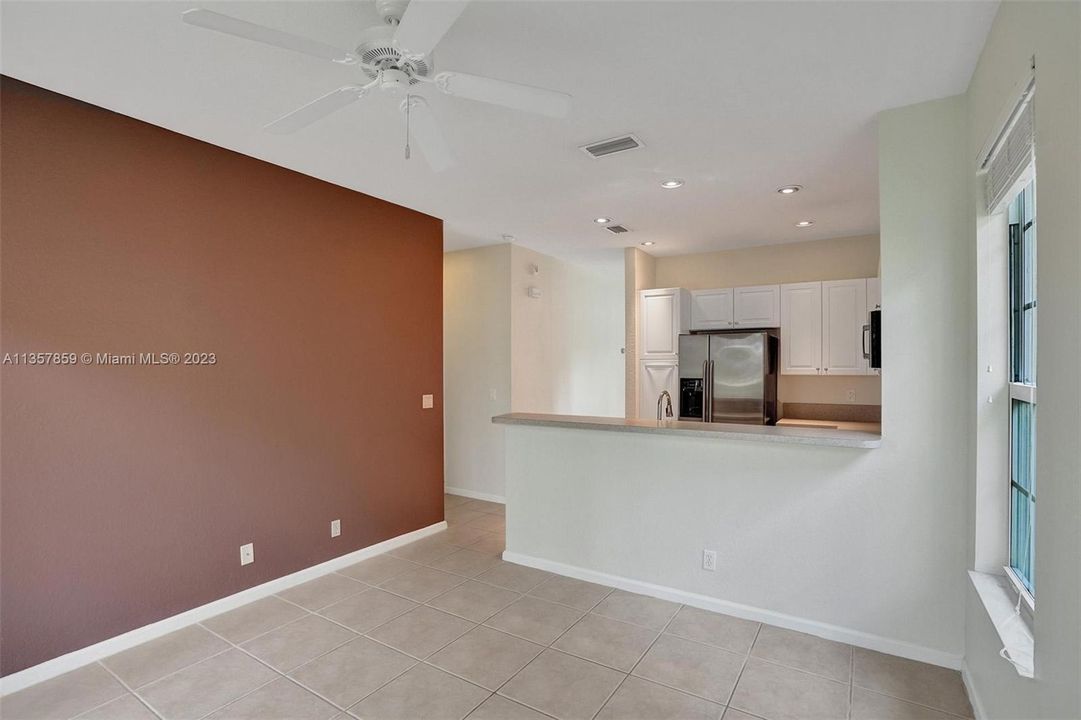 Recently Sold: $389,000 (3 beds, 2 baths, 1317 Square Feet)