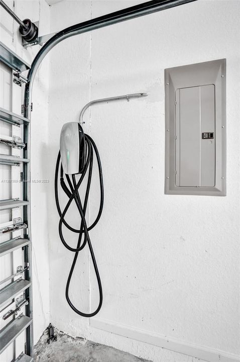 Recently Sold: $389,000 (3 beds, 2 baths, 1317 Square Feet)