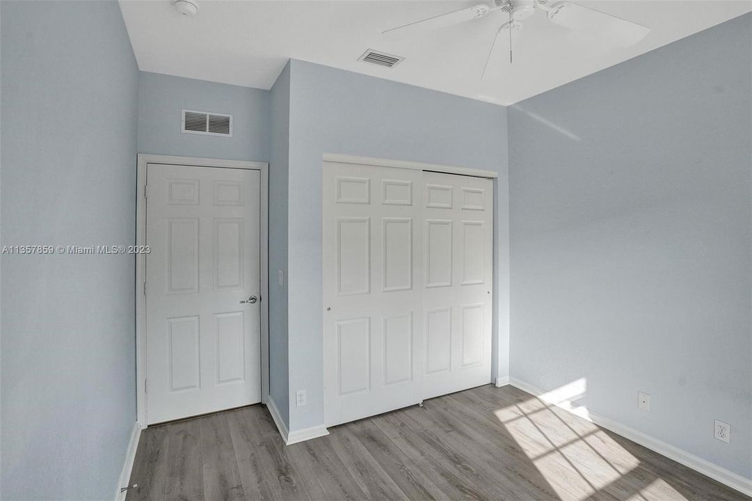 Recently Sold: $389,000 (3 beds, 2 baths, 1317 Square Feet)