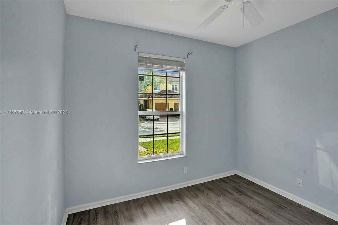 Recently Sold: $389,000 (3 beds, 2 baths, 1317 Square Feet)