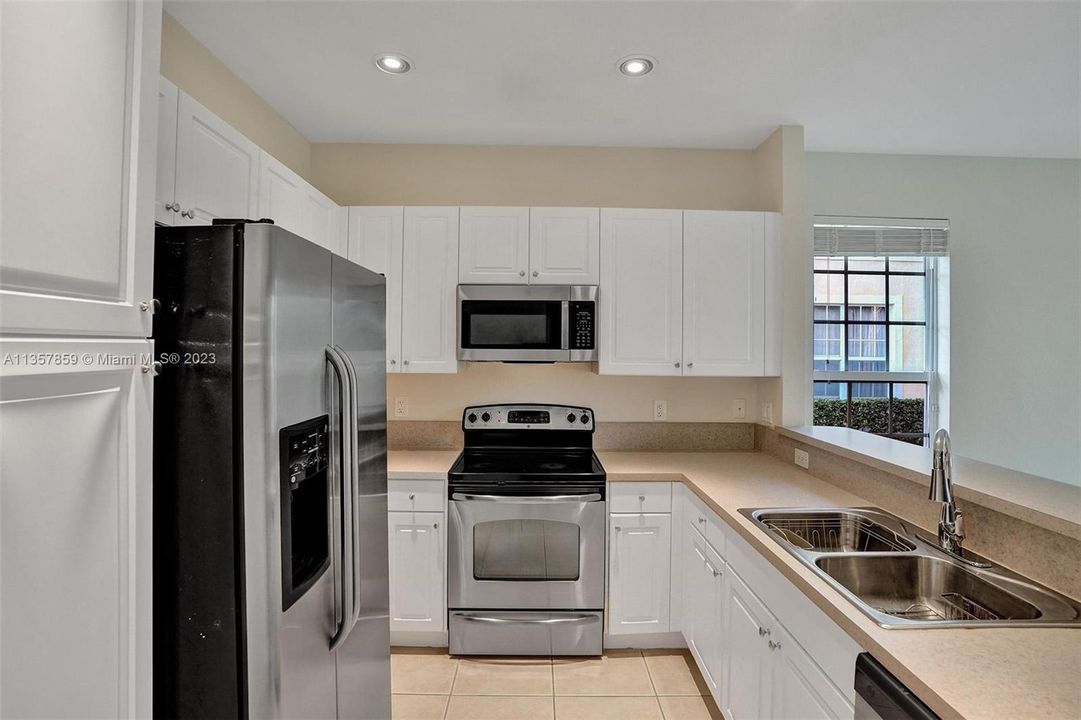 Recently Sold: $389,000 (3 beds, 2 baths, 1317 Square Feet)