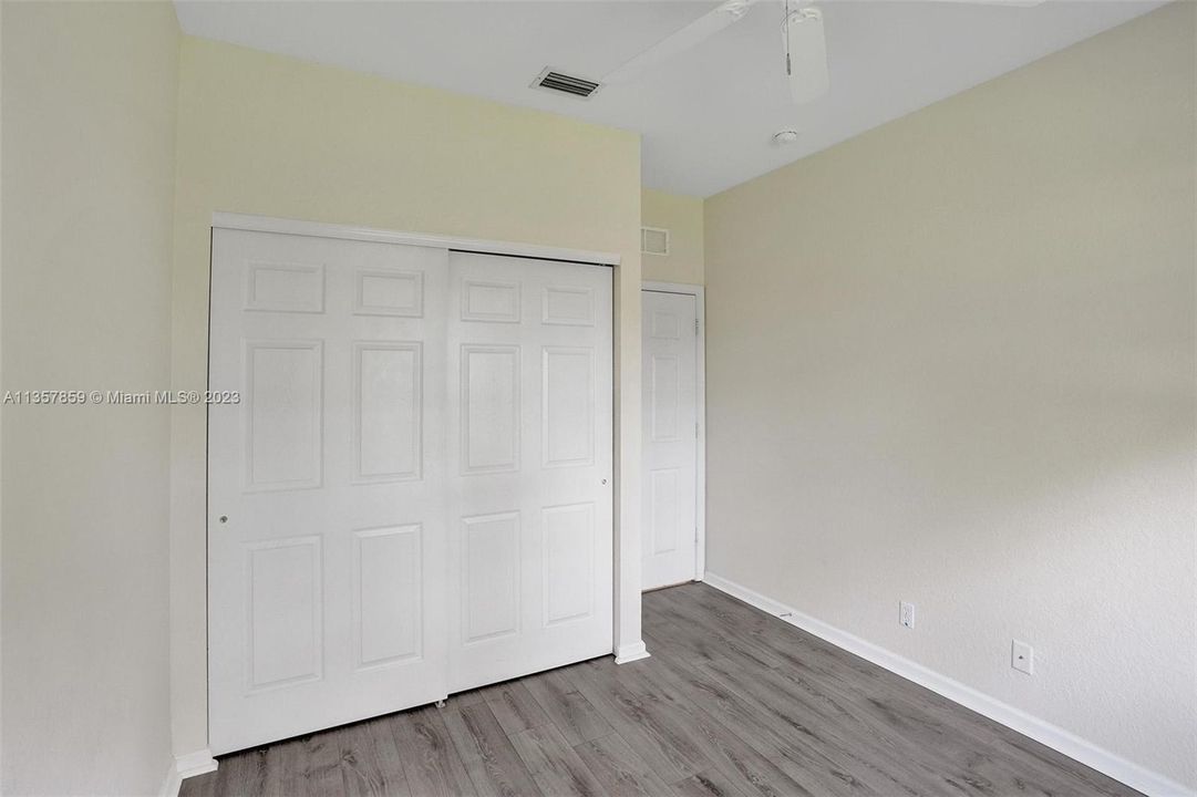 Recently Sold: $389,000 (3 beds, 2 baths, 1317 Square Feet)