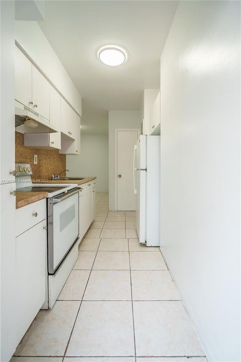 Recently Rented: $1,900 (1 beds, 1 baths, 705 Square Feet)