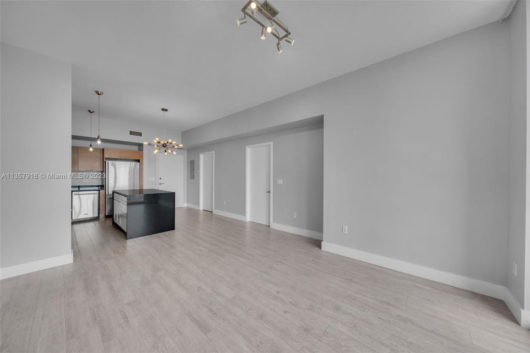 Recently Sold: $479,000 (1 beds, 1 baths, 735 Square Feet)