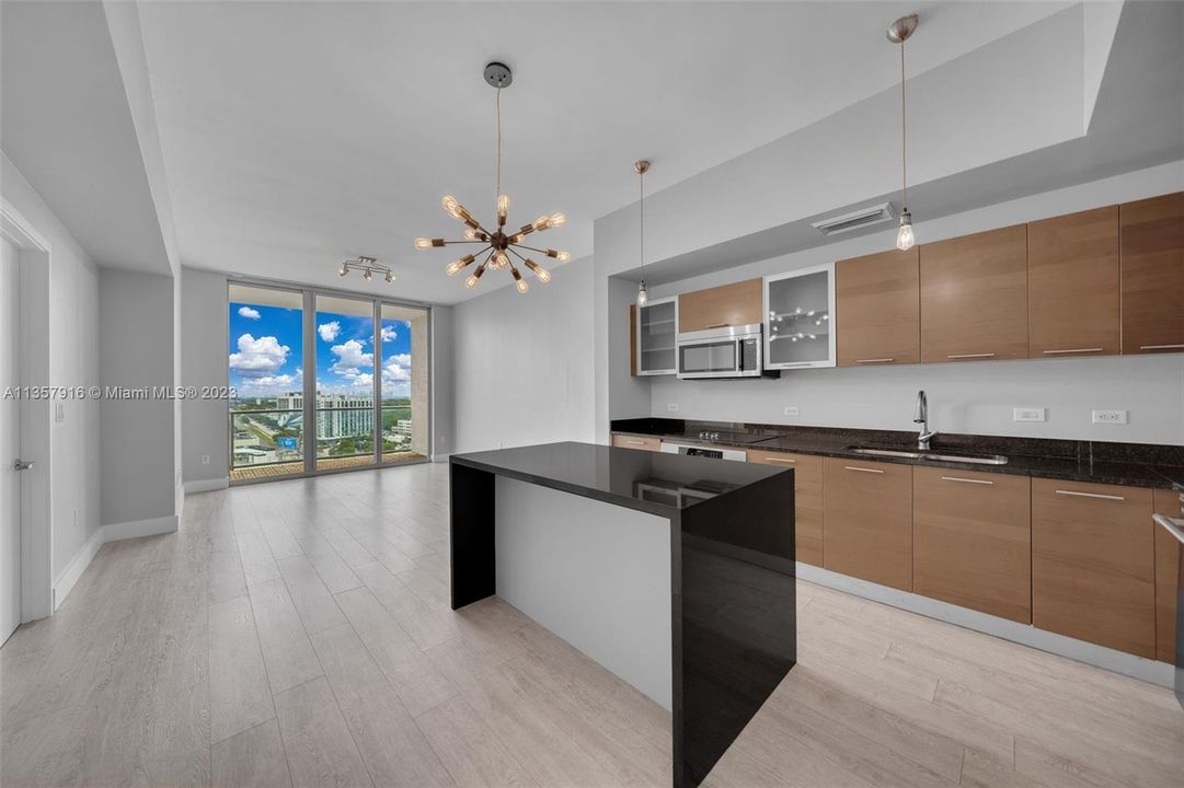 Recently Sold: $479,000 (1 beds, 1 baths, 735 Square Feet)
