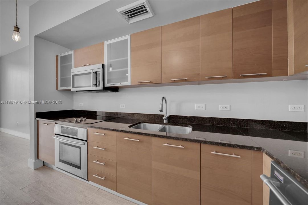 Recently Sold: $479,000 (1 beds, 1 baths, 735 Square Feet)