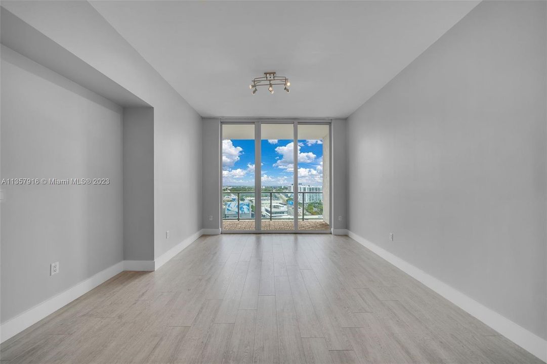 Recently Sold: $479,000 (1 beds, 1 baths, 735 Square Feet)