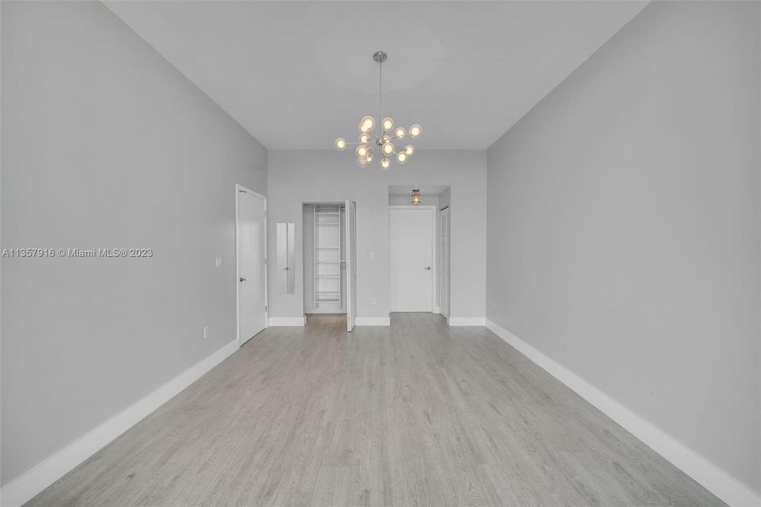 Recently Sold: $479,000 (1 beds, 1 baths, 735 Square Feet)