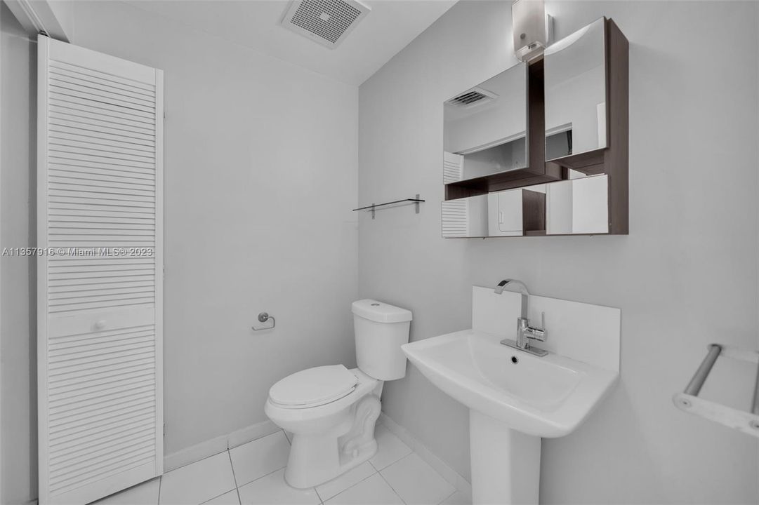 Recently Sold: $479,000 (1 beds, 1 baths, 735 Square Feet)