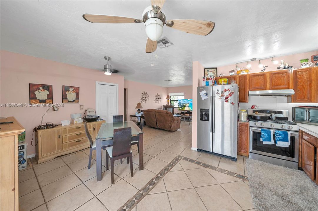 Recently Sold: $475,000 (3 beds, 1 baths, 1015 Square Feet)