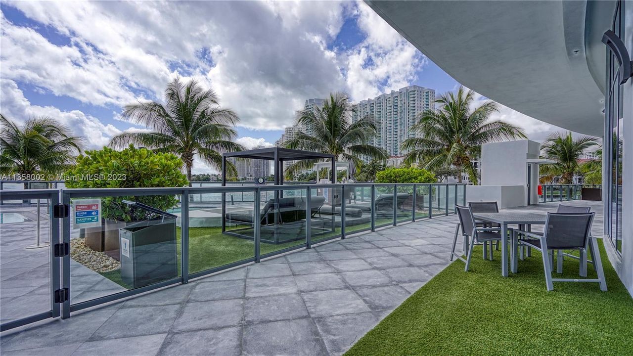 For Sale: $3,750,000 (4 beds, 6 baths, 3801 Square Feet)
