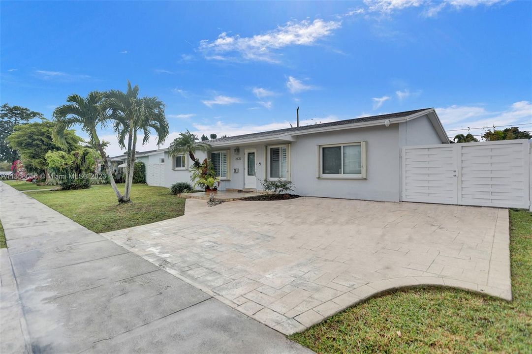 Recently Sold: $659,000 (3 beds, 2 baths, 1000 Square Feet)