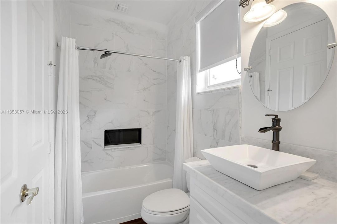 Недавно арендовано: $6,700 (5 спален, 6 ванн, 3779 Квадратных фут)