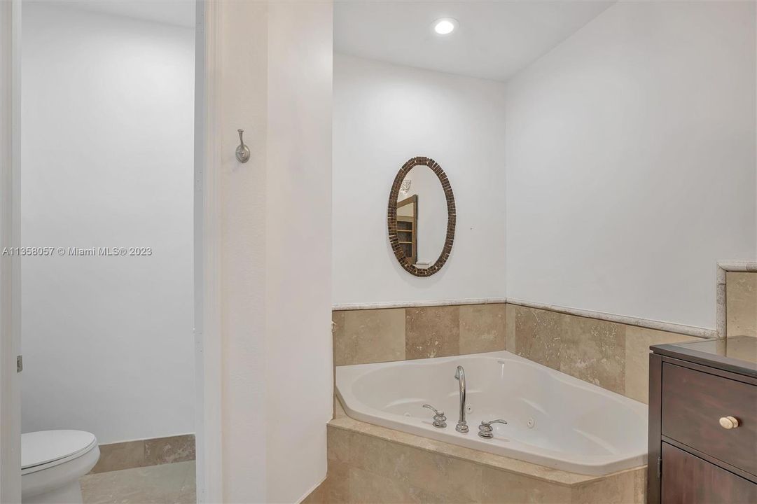 最近租的: $6,700 (5 贝兹, 6 浴室, 3779 平方英尺)