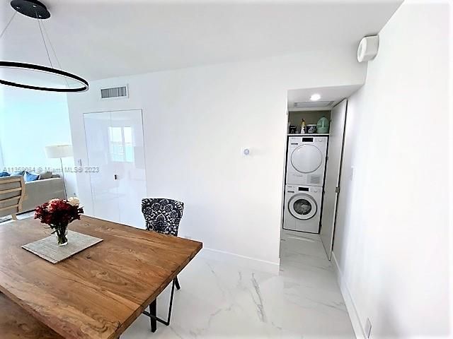 For Rent: $3,895 (1 beds, 1 baths, 962 Square Feet)