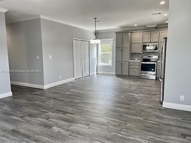 Recently Sold: $699,000 (3 beds, 2 baths, 1320 Square Feet)