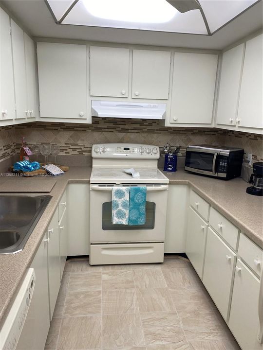 Recently Rented: $2,300 (1 beds, 1 baths, 840 Square Feet)