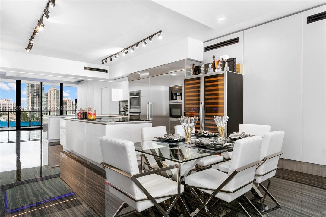 Recently Sold: $3,450,000 (3 beds, 4 baths, 2750 Square Feet)