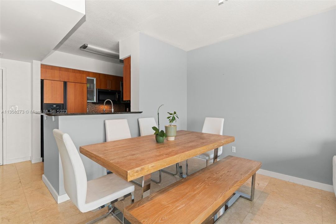 Recently Sold: $445,000 (1 beds, 1 baths, 846 Square Feet)