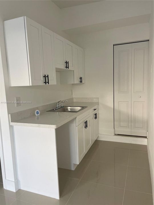Recently Rented: $1,400 (1 beds, 1 baths, 2111 Square Feet)