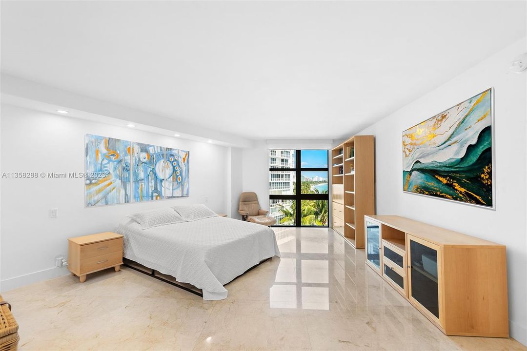 Recently Sold: $2,150,000 (3 beds, 2 baths, 1782 Square Feet)