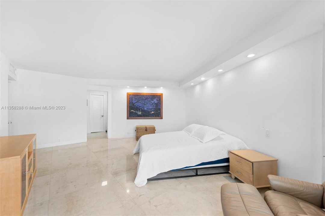 Recently Sold: $2,150,000 (3 beds, 2 baths, 1782 Square Feet)