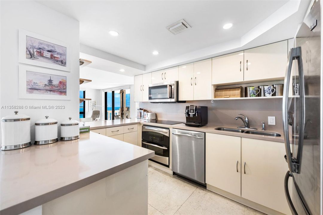 Recently Sold: $2,150,000 (3 beds, 2 baths, 1782 Square Feet)