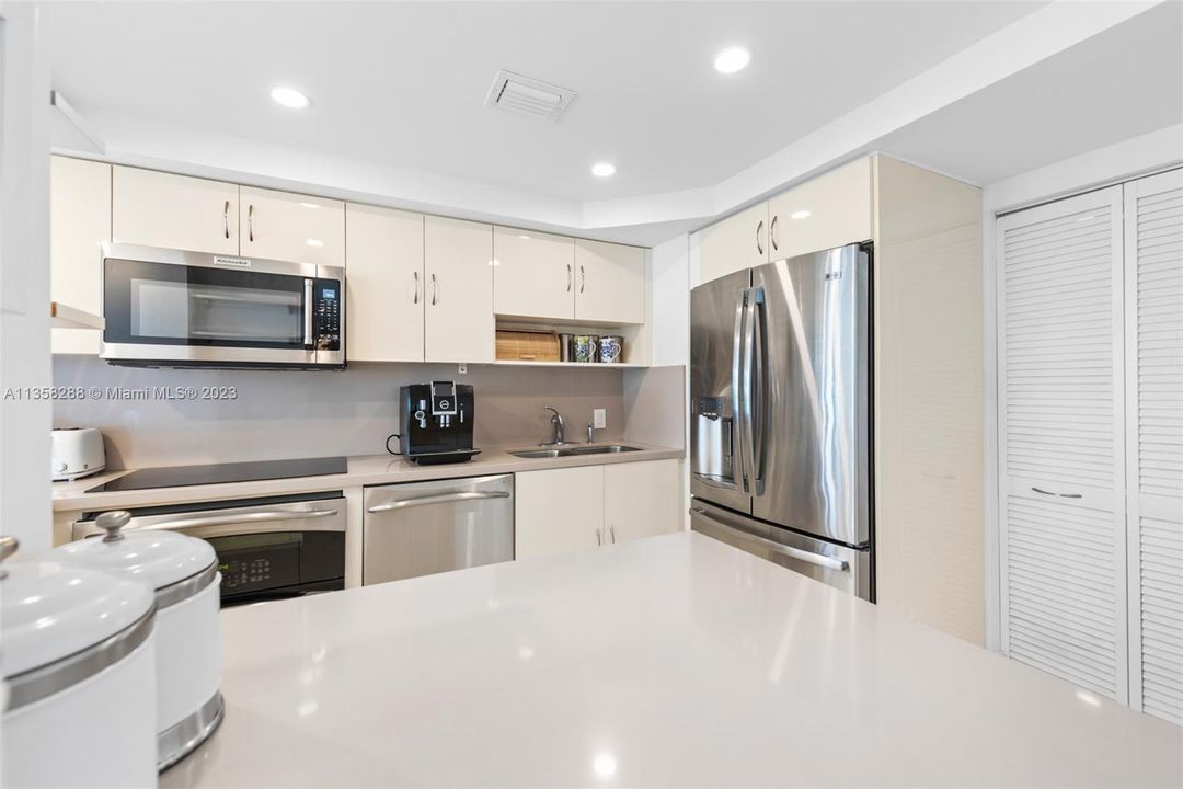 Recently Sold: $2,150,000 (3 beds, 2 baths, 1782 Square Feet)