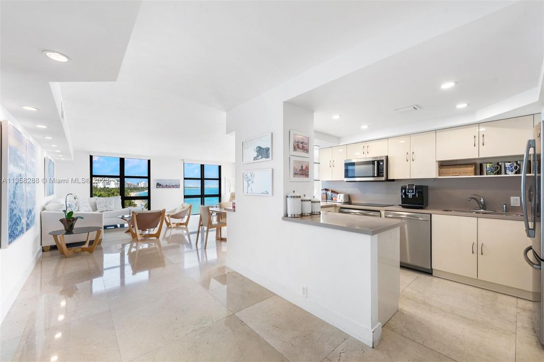 Recently Sold: $2,150,000 (3 beds, 2 baths, 1782 Square Feet)