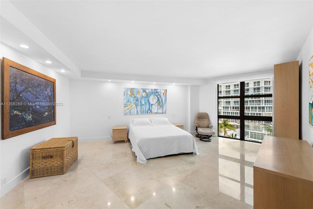 Recently Sold: $2,150,000 (3 beds, 2 baths, 1782 Square Feet)