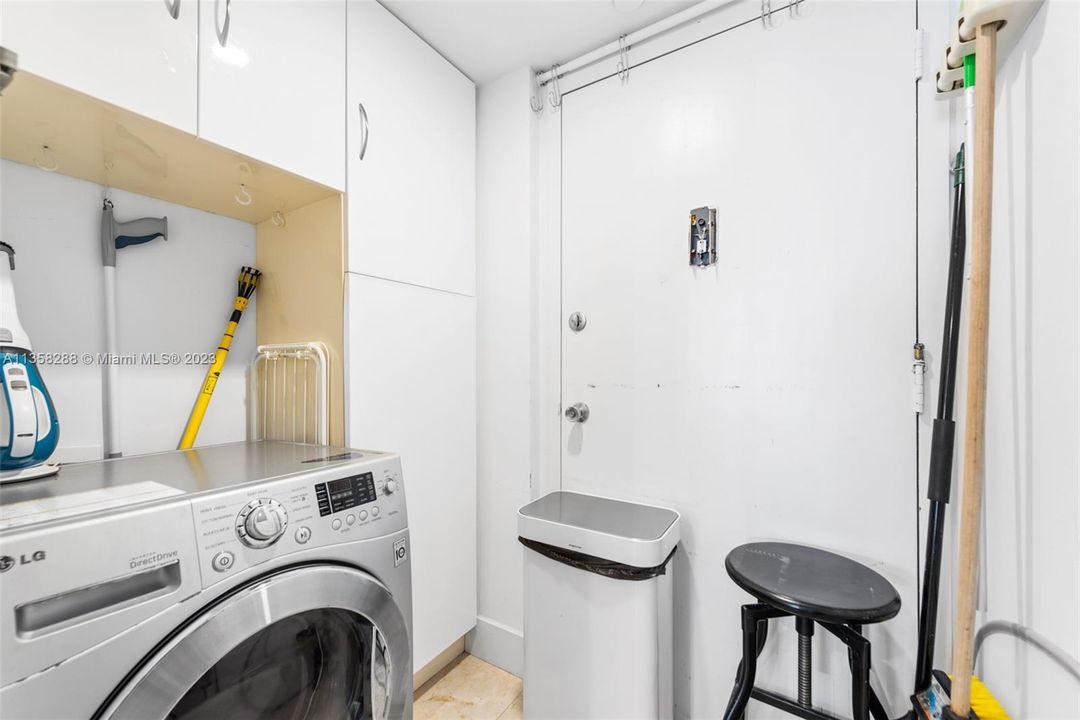 Recently Sold: $2,150,000 (3 beds, 2 baths, 1782 Square Feet)