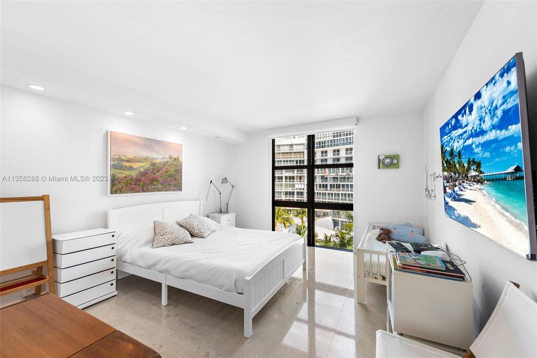 Recently Sold: $2,150,000 (3 beds, 2 baths, 1782 Square Feet)