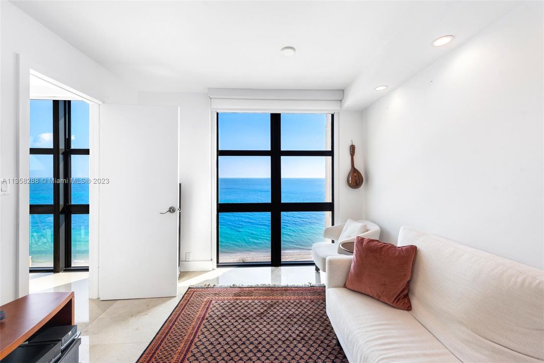 Recently Sold: $2,150,000 (3 beds, 2 baths, 1782 Square Feet)