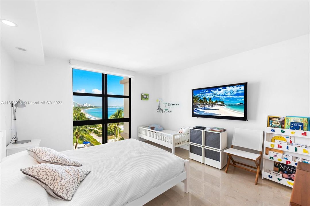 Recently Sold: $2,150,000 (3 beds, 2 baths, 1782 Square Feet)