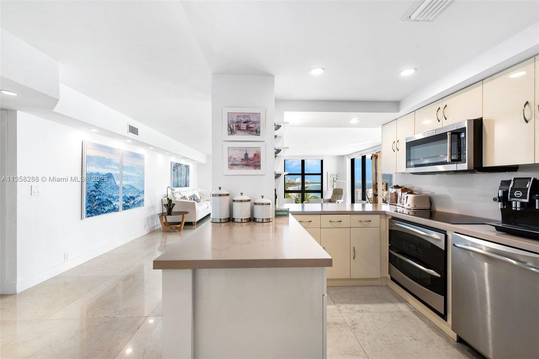 Recently Sold: $2,150,000 (3 beds, 2 baths, 1782 Square Feet)