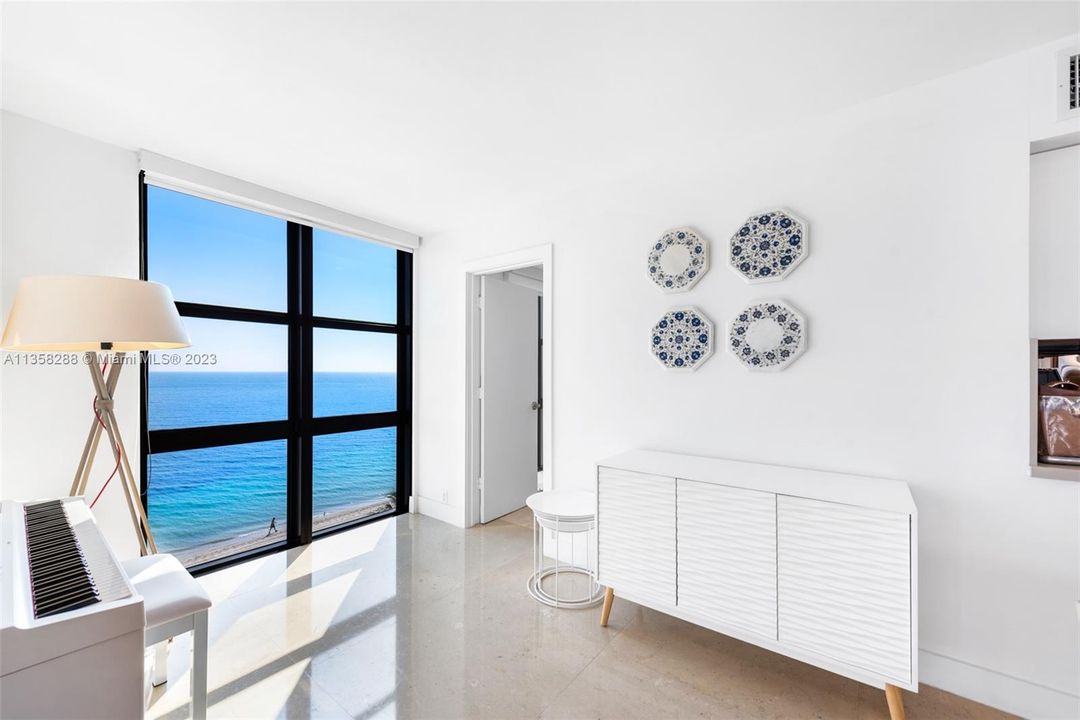 Recently Sold: $2,150,000 (3 beds, 2 baths, 1782 Square Feet)