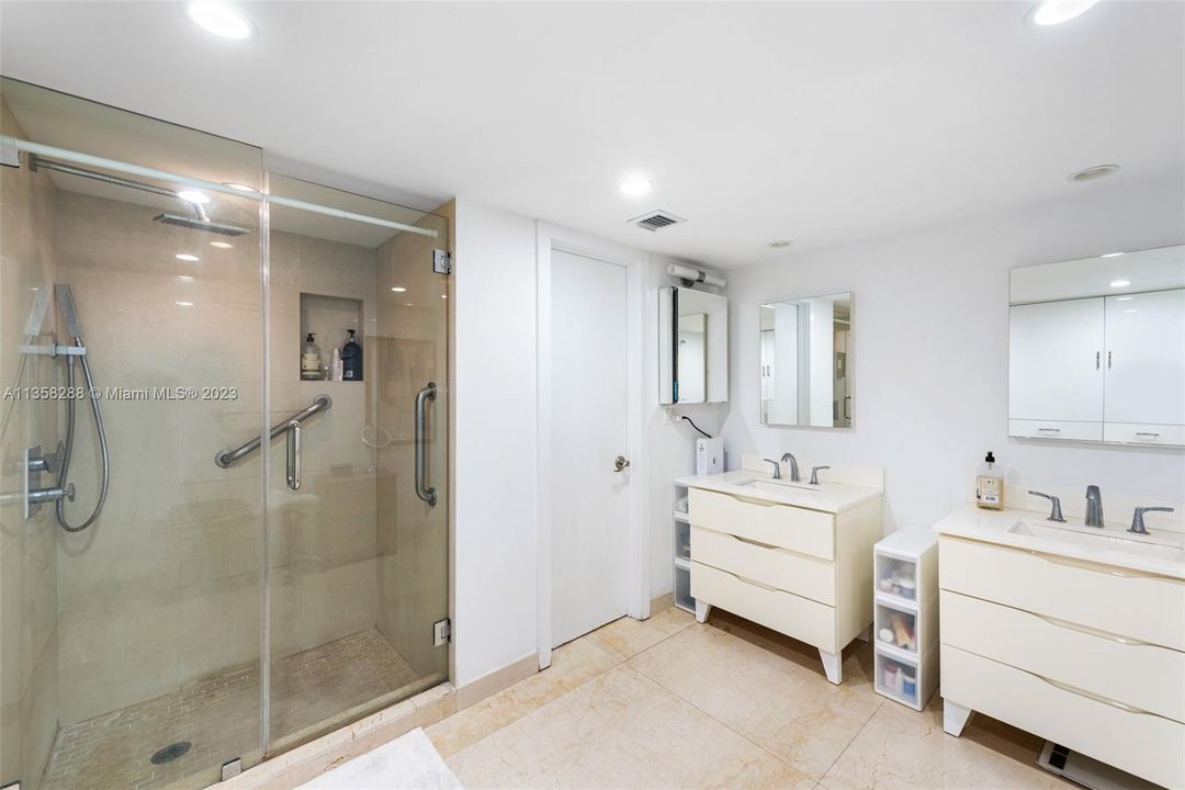 Recently Sold: $2,150,000 (3 beds, 2 baths, 1782 Square Feet)